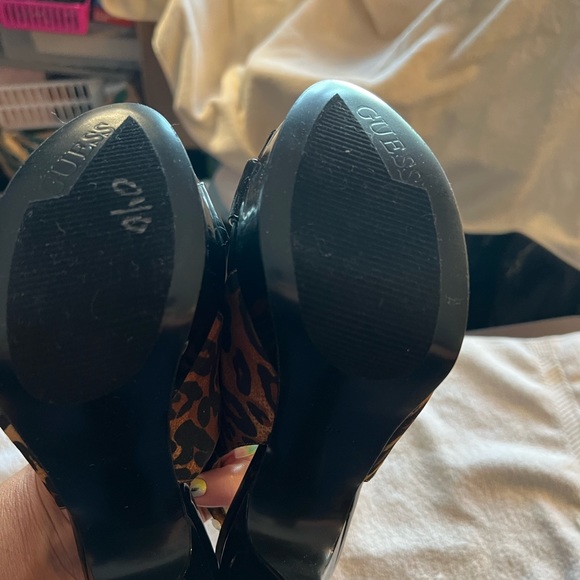 Guess Cheetah/Leopard Heels - Picture 4 of 5